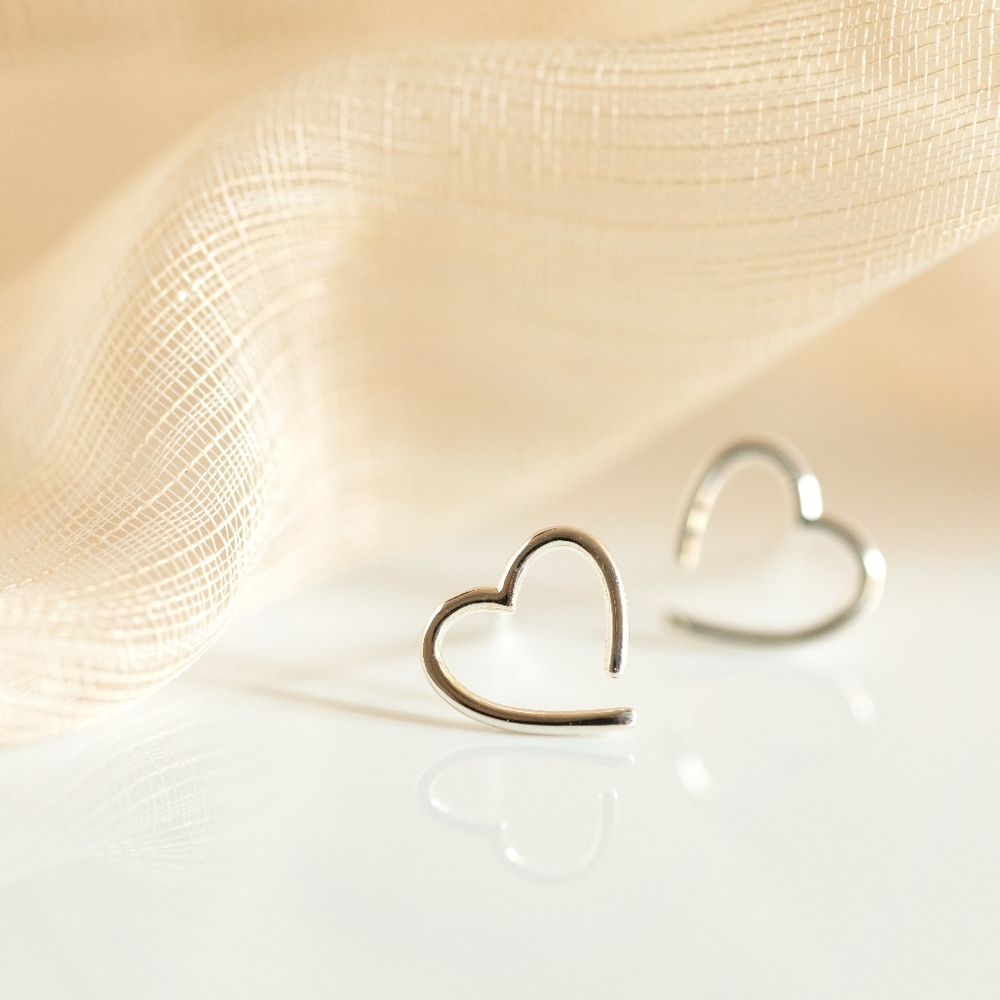 Open Heart Earrings (S925) - Picture 4 of 9